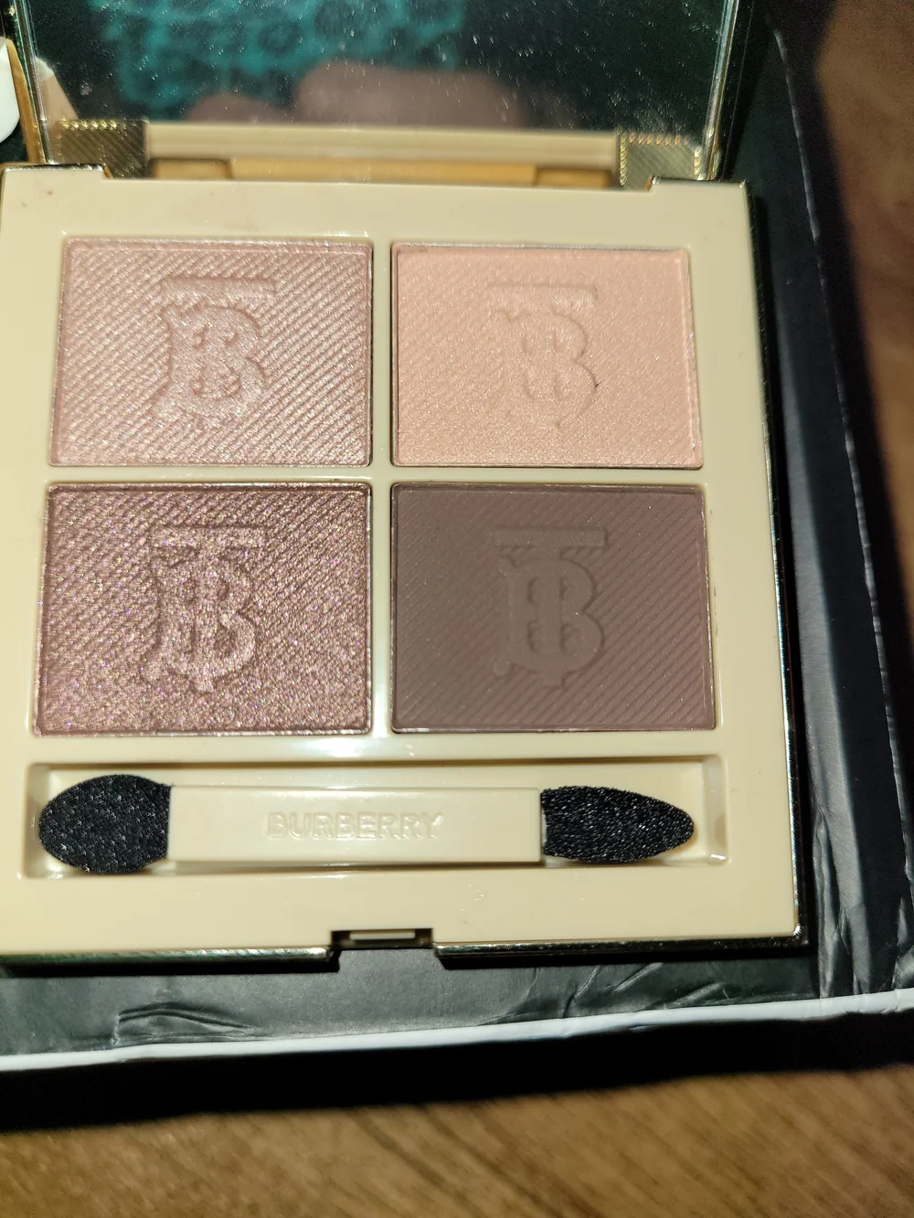 Burberry Eye Quad Blush Beige – Shimmery Rose Pink & Soft Taupe Shades